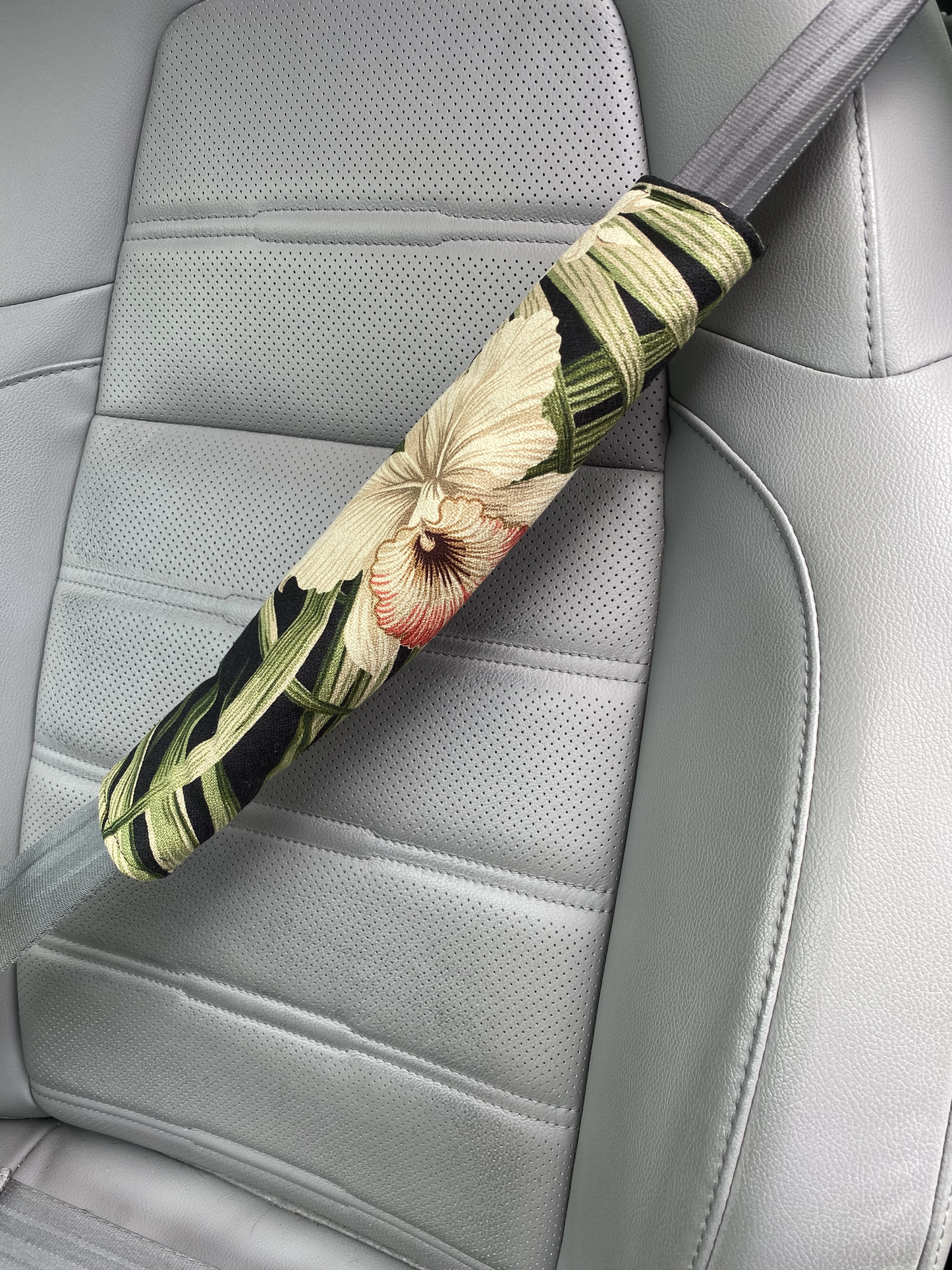 Hawaiian Seatbelt Cover - Black Bird of Paradise